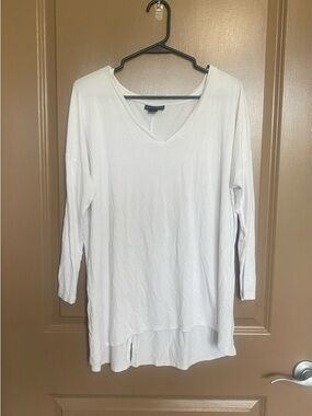 Metaphor White V-Neck Long Sleeve Tunic Top
